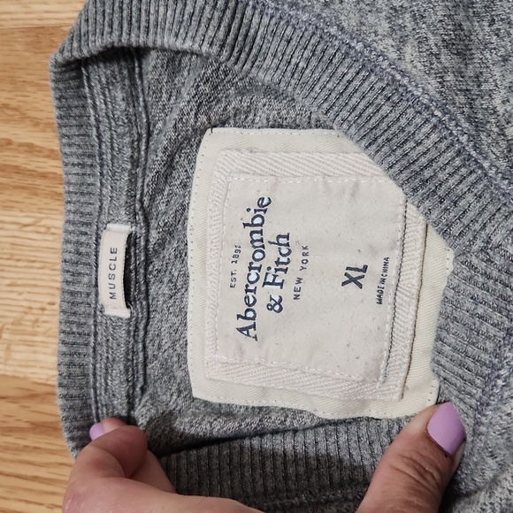 Abercrombie Fitch Sweater Mens Medium XL Grey Muscle V-Neck Pullover Long Sleeve - Picture 3 of 7